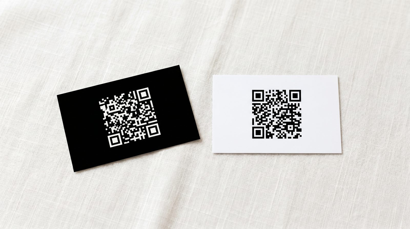 QR code com cores invertidas que nao e lido ao lado de uma versao com cores corretas