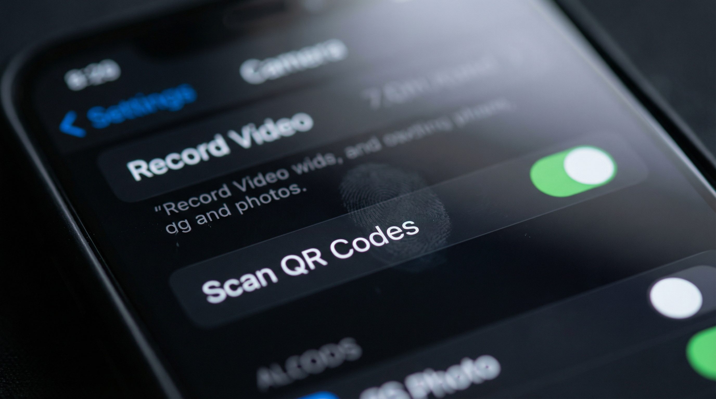 Ecran des reglages du telephone montrant le bouton d'activation du scan de QR code dans les parametres de l'application Camera
